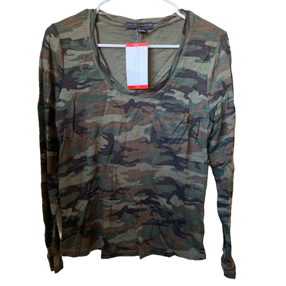 SANCTUARY Women’s Green Camo Print Long Sleeve Rounded Neck Cotton Rayon Tee